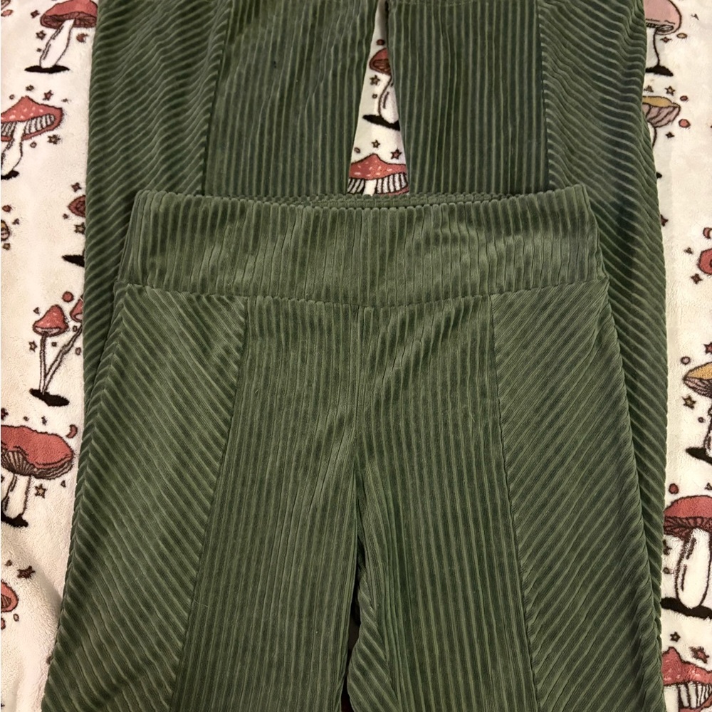 Bundle of 2 No Boundaries Women’s Flared Leggings - Green and Brown Size Medium - Picture 2 of 9